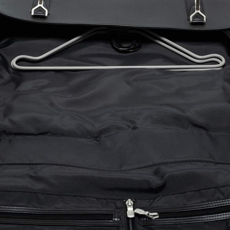 Pre Owned Louis Vuitton Green/Black Taiga Leather Large Gibeciere Garment Travel Bag