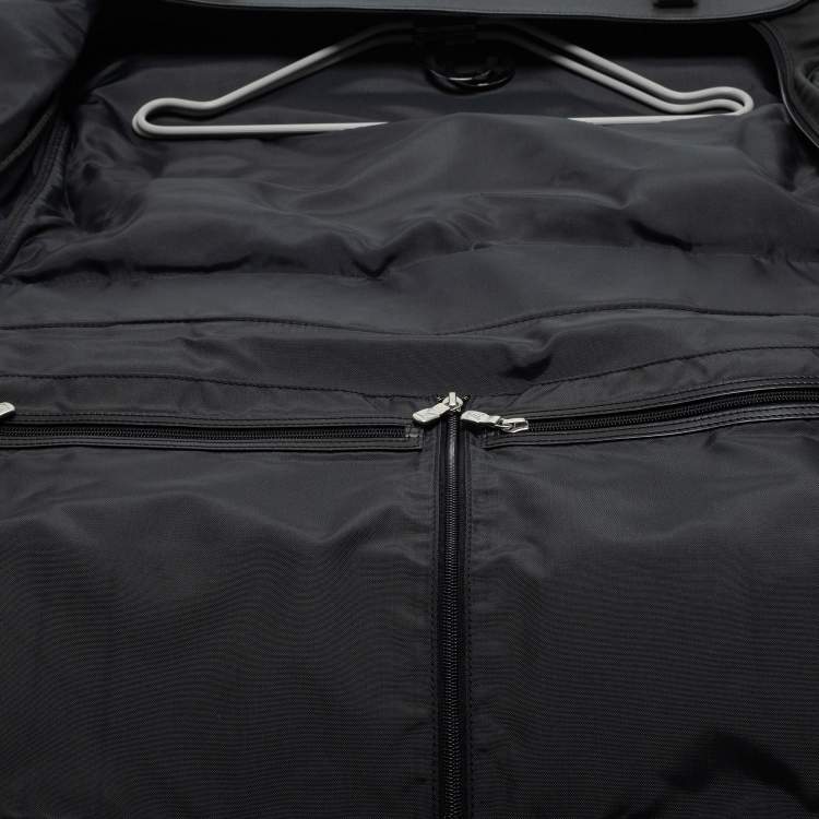 Pre Owned Louis Vuitton Green/Black Taiga Leather Large Gibeciere Garment Travel Bag