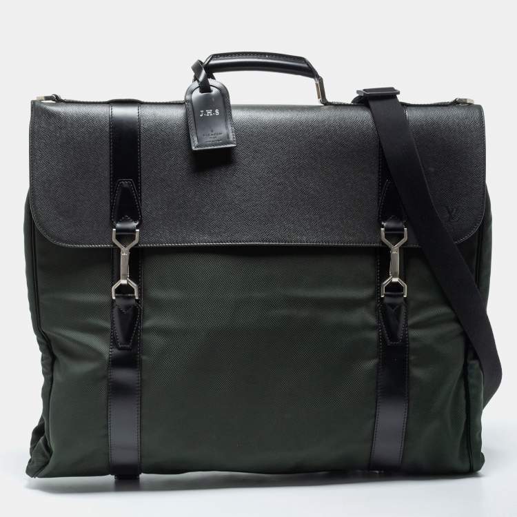 Louis Vuitton Green Taiga Leather Large Gibeciere Garment Travel Bag Louis  Vuitton