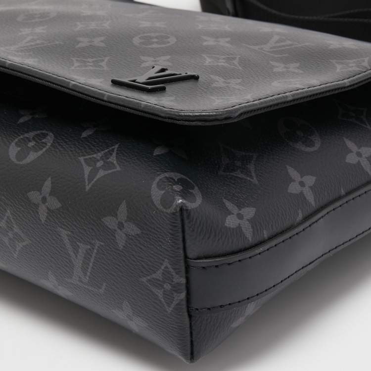 Pre Owned Louis Vuitton Monogram Eclipse Canvas District PM Bag