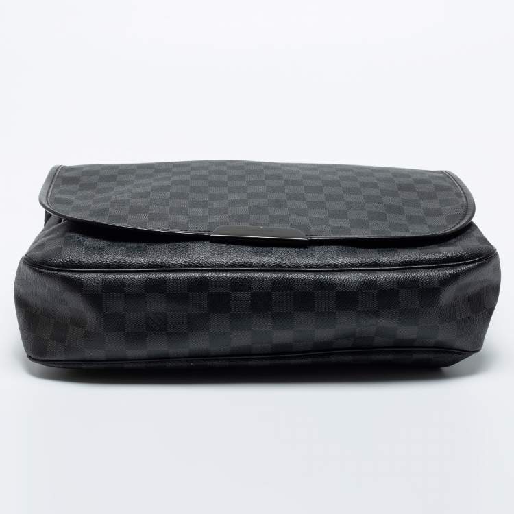 Pre Owned Louis Vuitton Damier Graphite Canvas Daniel GM Bag