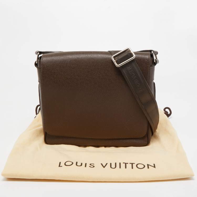 Pre Owned Louis Vuitton Brown Taiga Leather Roman PM Bag