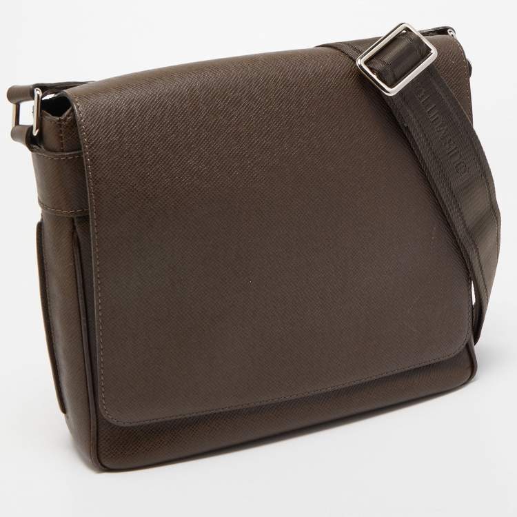 Pre Owned Louis Vuitton Brown Taiga Leather Roman PM Bag