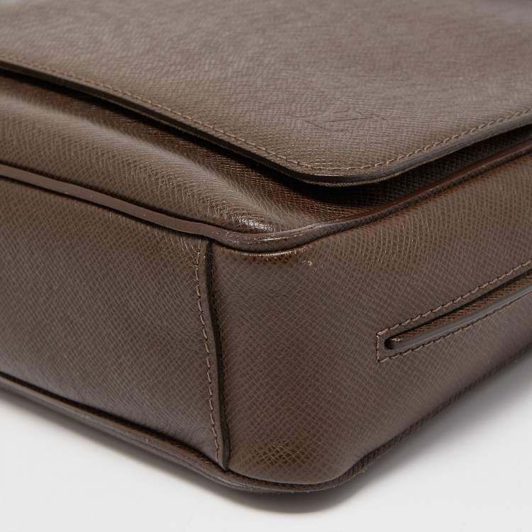 Pre Owned Louis Vuitton Brown Taiga Leather Roman PM Bag