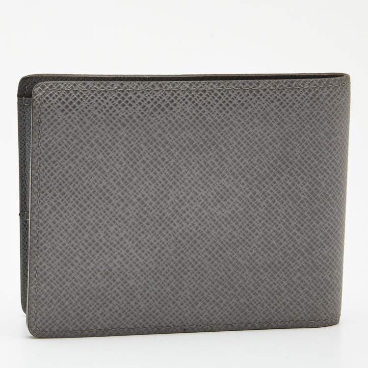 Pre Owned Louis Vuitton Grey Taiga Leather Bifold Wallet