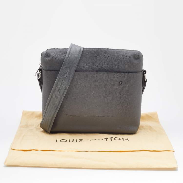 Pre Owned Louis Vuitton Grey Taiga Leather Grigori PM Messenger Bag