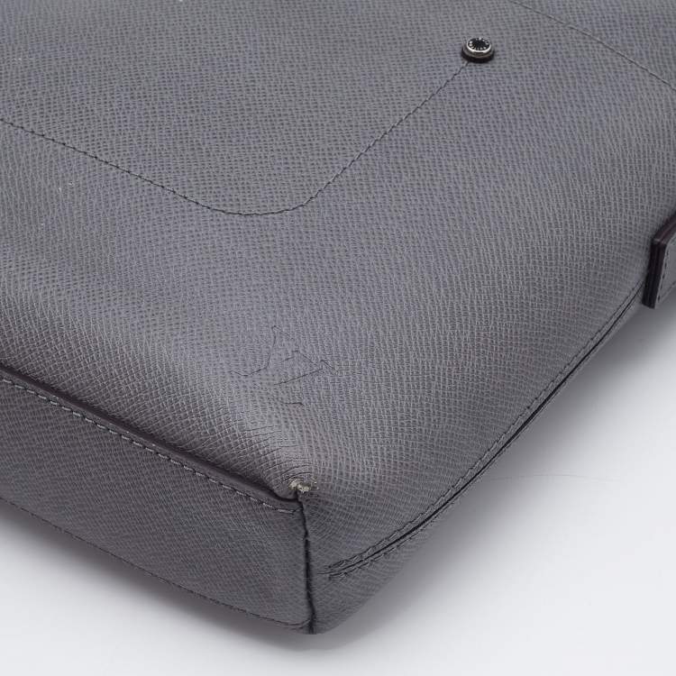 Pre Owned Louis Vuitton Grey Taiga Leather Grigori PM Messenger Bag