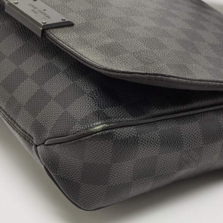 Pre Owned Louis Vuitton Damier Graphite Canvas District PM Bag