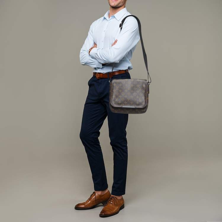 Pre Owned Louis Vuitton Monogram Canvas District PM Bag