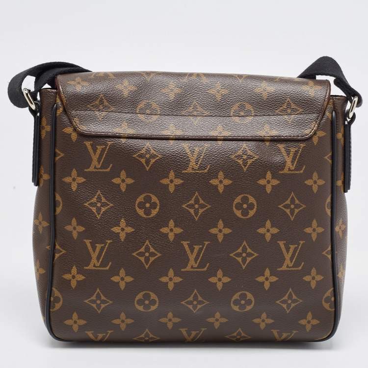 Pre Owned Louis Vuitton Monogram Canvas District PM Bag