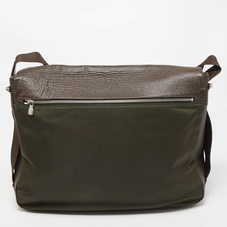 Pre Owned Louis Vuitton Brown/Green Taiga Leather Dersou Messenger Bag