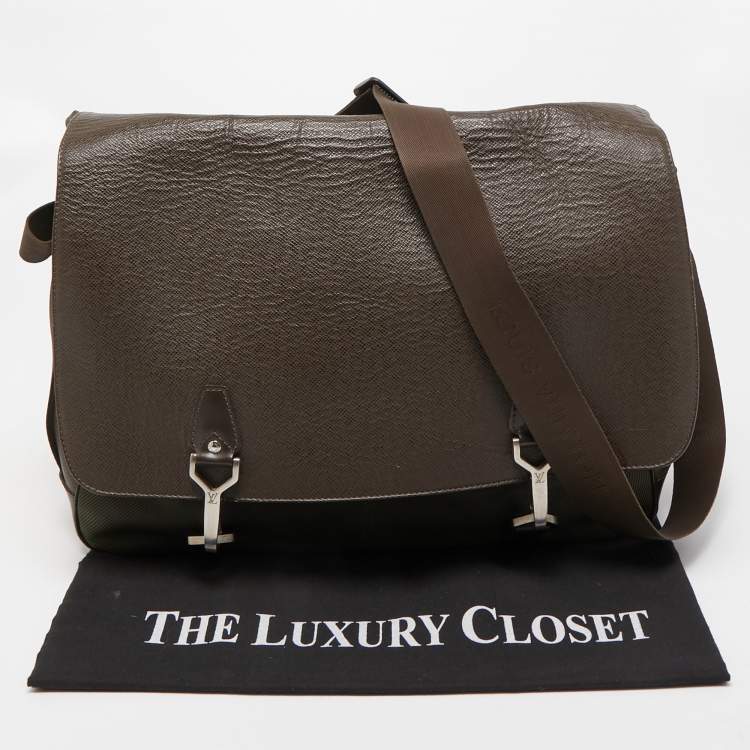 Pre Owned Louis Vuitton Brown/Green Taiga Leather Dersou Messenger Bag