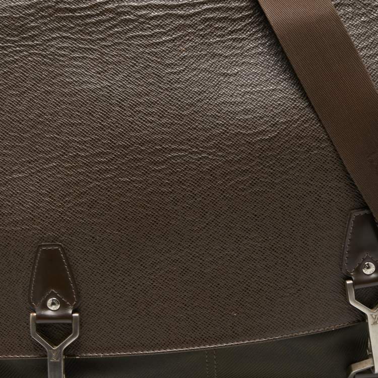 Pre Owned Louis Vuitton Brown/Green Taiga Leather Dersou Messenger Bag