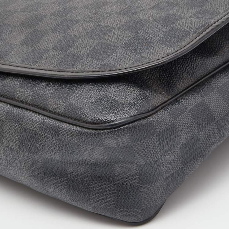 Pre Owned Louis Vuitton Damier Graphite Canvas District MM Bag