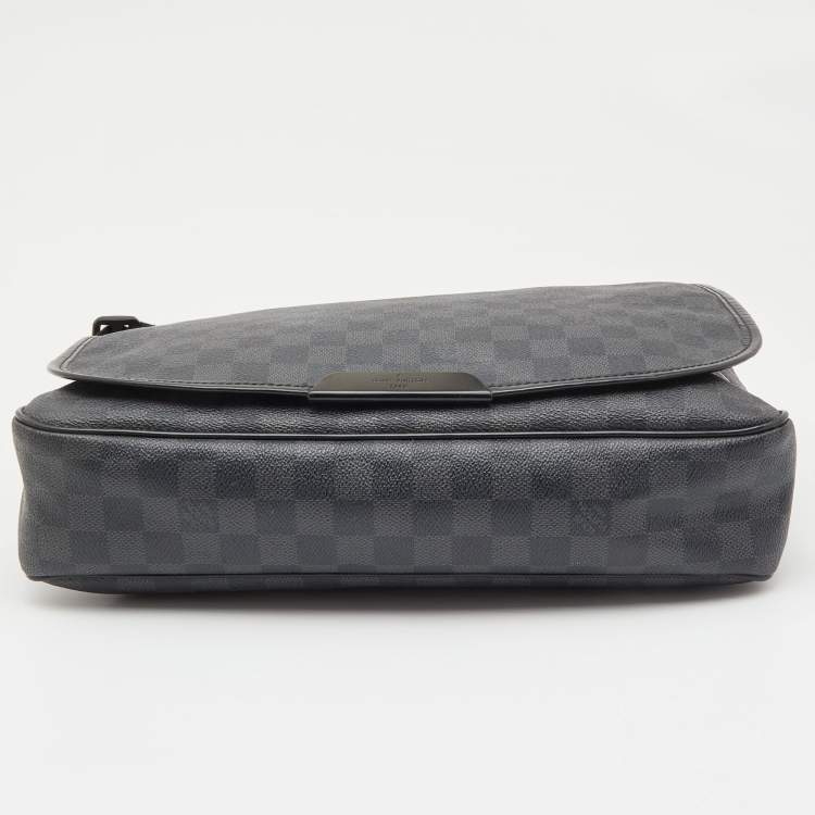 Pre Owned Louis Vuitton Damier Graphite Canvas District MM Bag