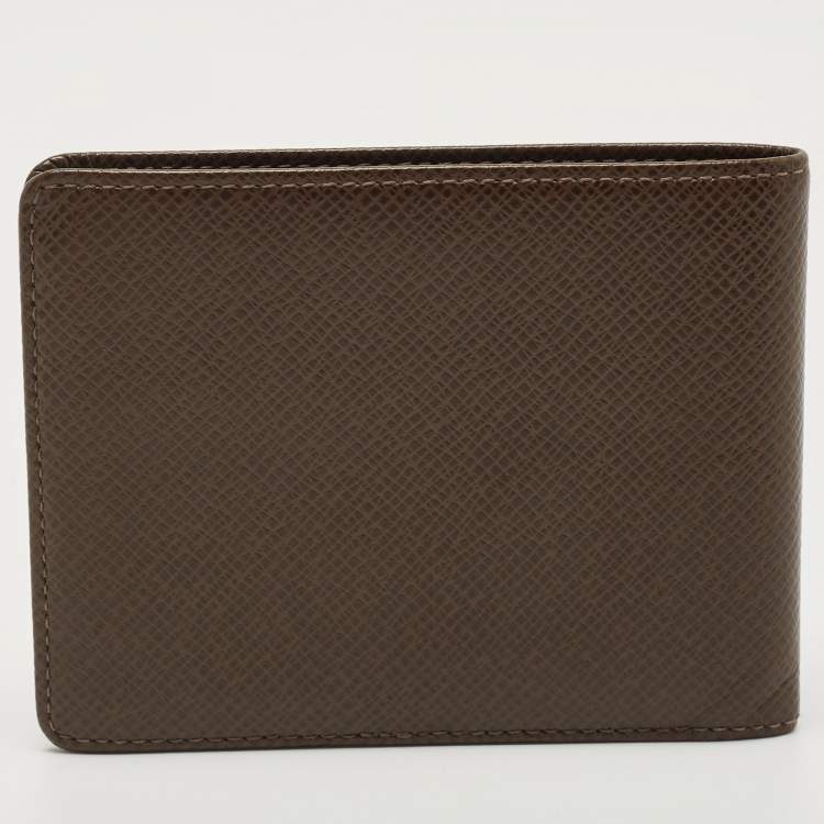 Pre Owned Louis Vuitton Pepper Taiga Leather Bifold Wallet