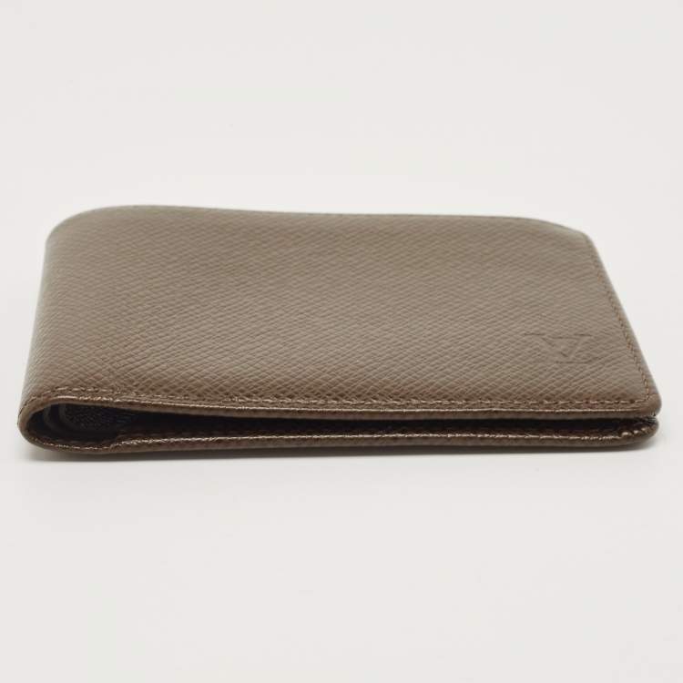 Pre Owned Louis Vuitton Pepper Taiga Leather Bifold Wallet