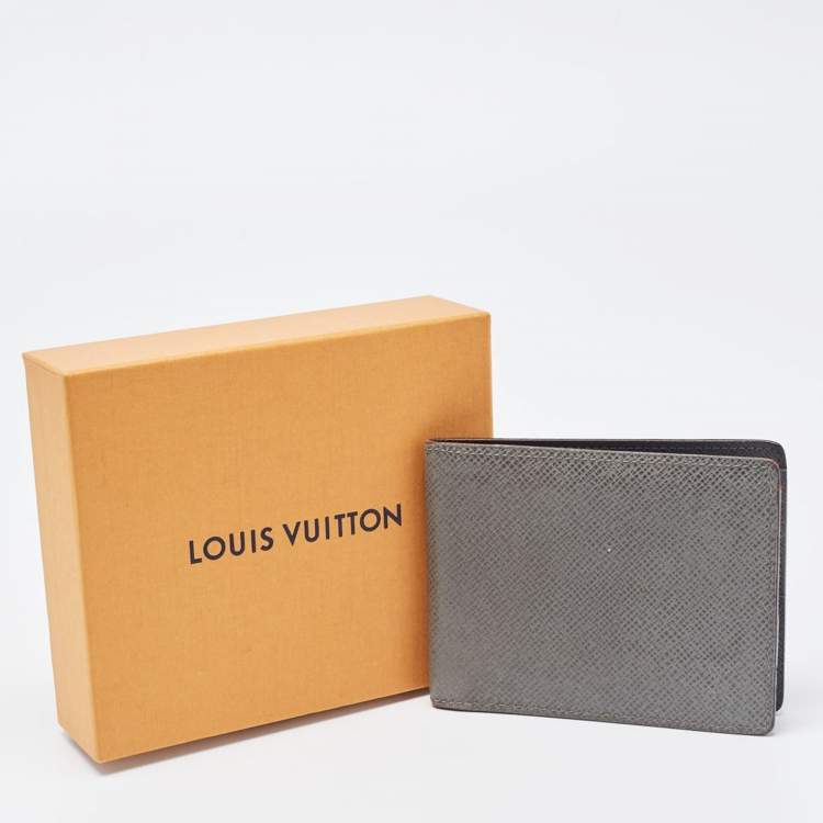 Pre Owned Louis Vuitton Grey Taiga Leather Bifold Wallet
