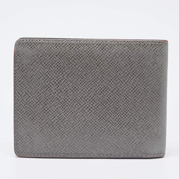 Pre Owned Louis Vuitton Grey Taiga Leather Bifold Wallet