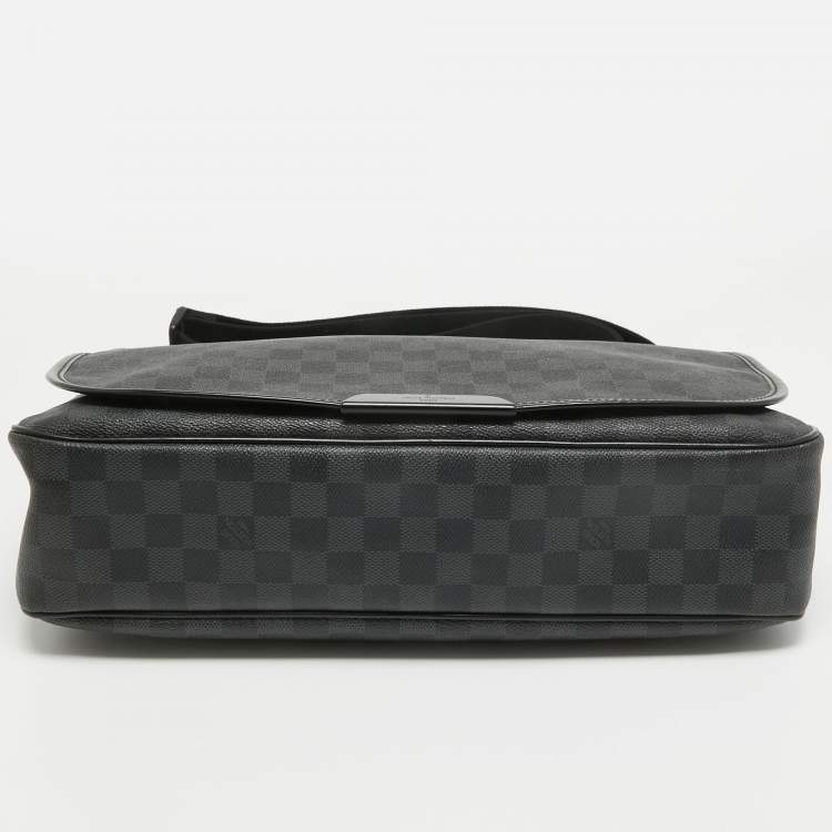 Pre Owned Louis Vuitton Damier Graphite Canvas Daniel GM Bag