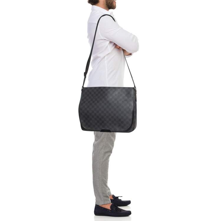 Pre Owned Louis Vuitton Damier Graphite Canvas Daniel GM Bag