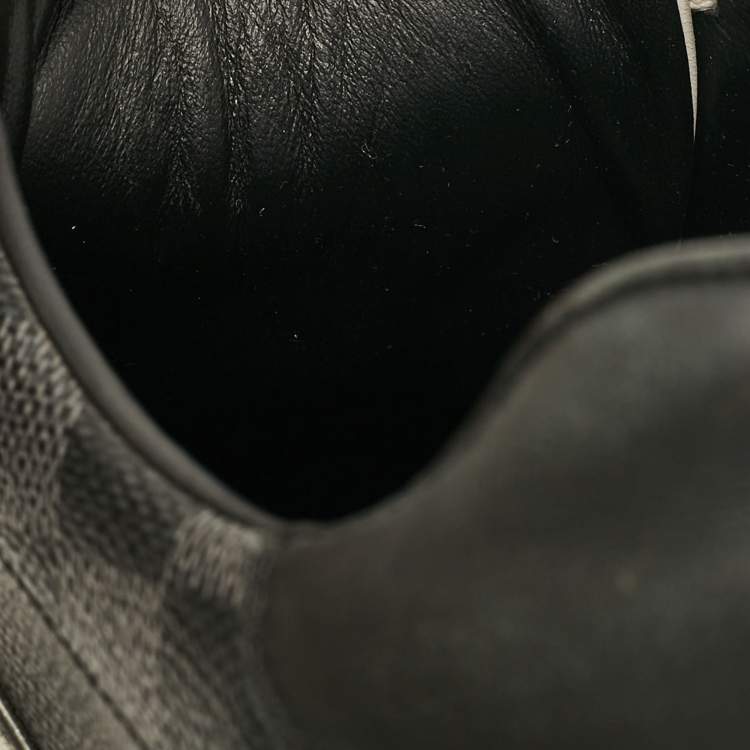 مملوكة مسبقًا Louis Vuitton White/Black Monogram Canvas and Leather Lace Up Sneakers Size 42.5
