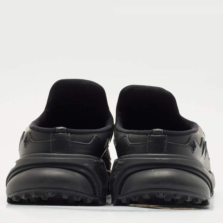 مملوكة مسبقًا Louis Vuitton Black Leather LV Runner Tatic Sneaker Mules Size 45