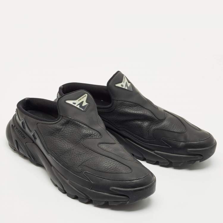 مملوكة مسبقًا Louis Vuitton Black Leather LV Runner Tatic Sneaker Mules Size 45