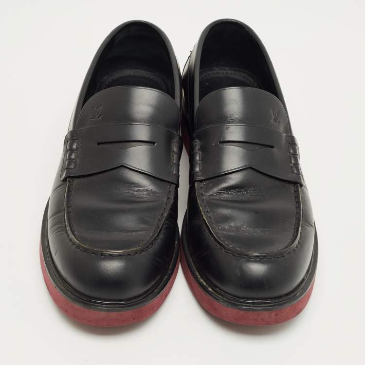 مملوكة مسبقًا Louis Vuitton Black Leather Slip On Loafers Size 42.5