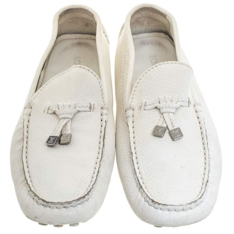 Pre Owned Louis Vuitton White Textured Leather Logo Bow Loafers Size 41