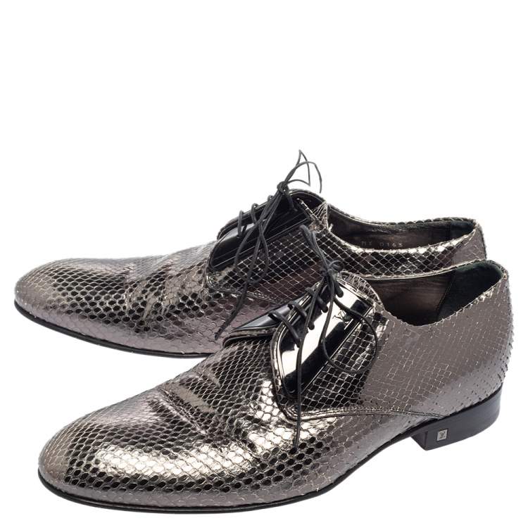 مملوكة مسبقًا Louis Vuitton Metallic Grey Python Lace Up Derby Size 41.5