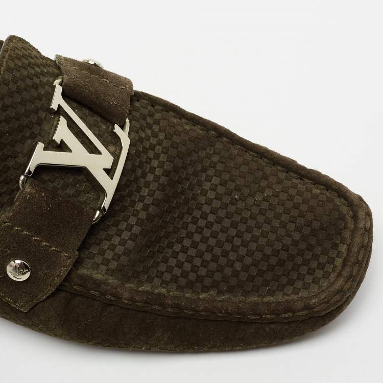 مملوكة مسبقًا Louis Vuitton Olive Green Textured Suede Monte Carlo Loafers Size 43