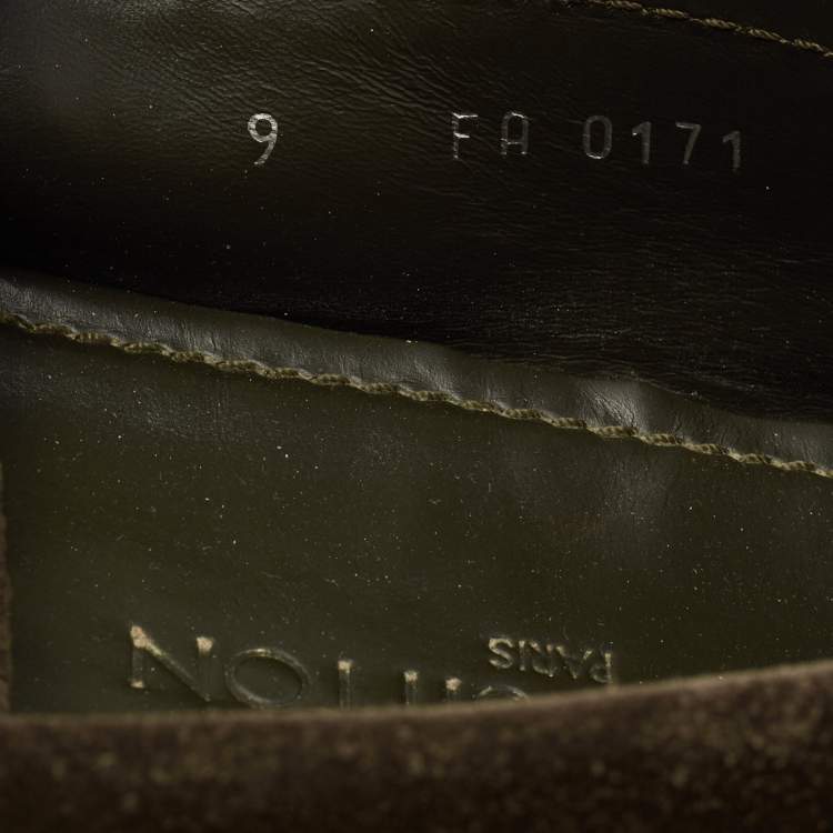 مملوكة مسبقًا Louis Vuitton Olive Green Textured Suede Monte Carlo Loafers Size 43