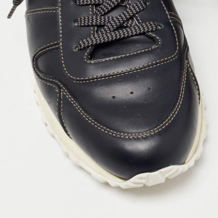 مملوكة مسبقًا Louis Vuitton Navy Blue Leather Runaway Sneakers Size 39.5