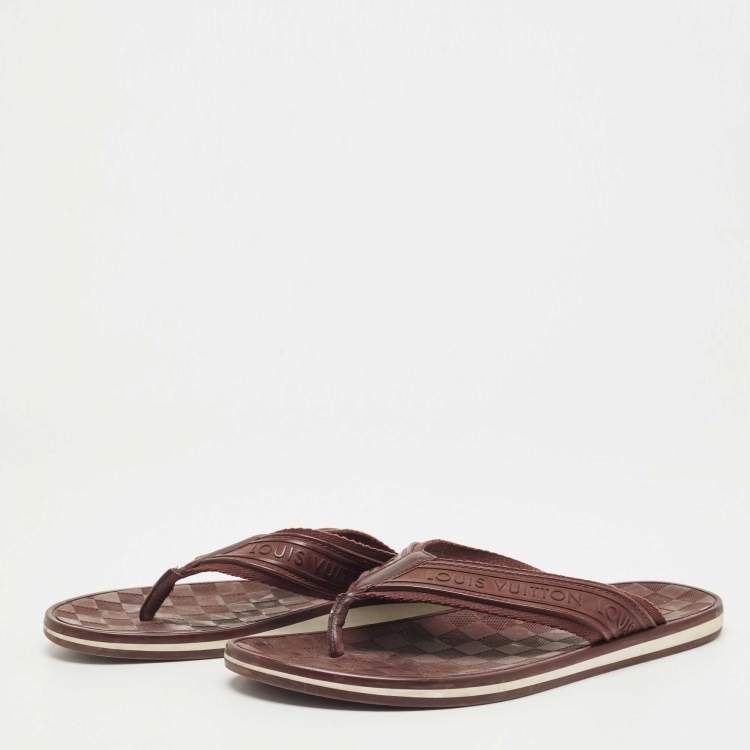 مملوكة مسبقًا Louis Vuitton Burgundy Logo Embossed Rubber Thong Flats Size 42.5