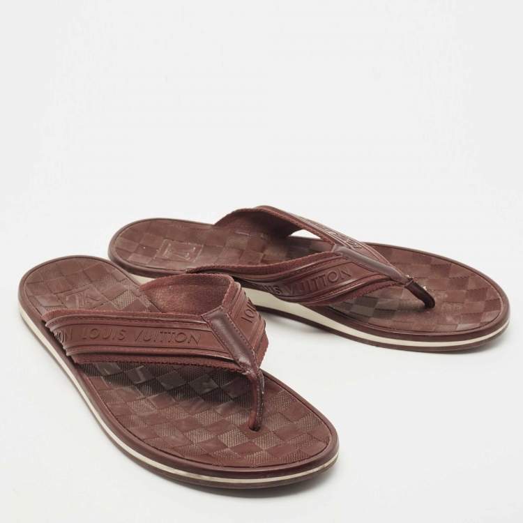 مملوكة مسبقًا Louis Vuitton Burgundy Logo Embossed Rubber Thong Flats Size 42.5