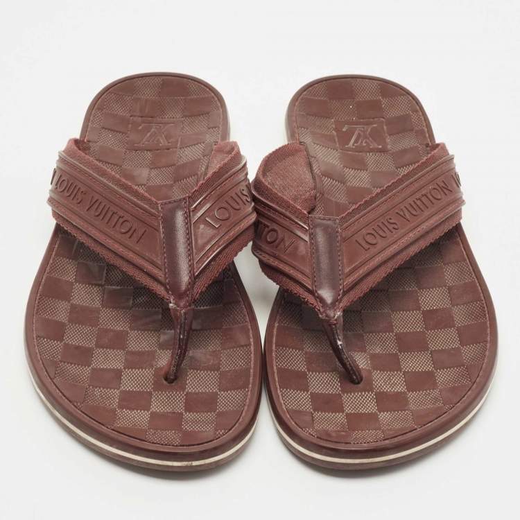 مملوكة مسبقًا Louis Vuitton Burgundy Logo Embossed Rubber Thong Flats Size 42.5