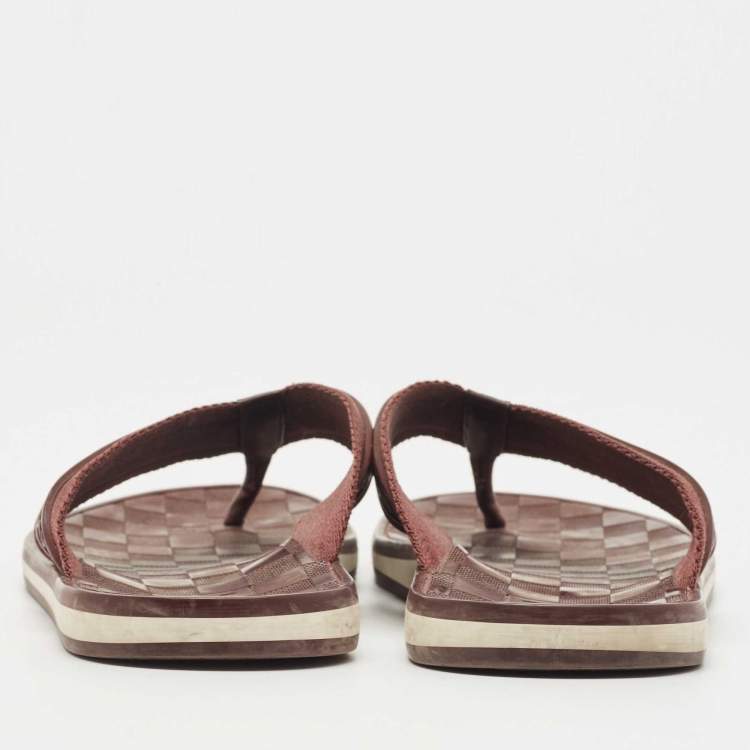 مملوكة مسبقًا Louis Vuitton Burgundy Logo Embossed Rubber Thong Flats Size 42.5