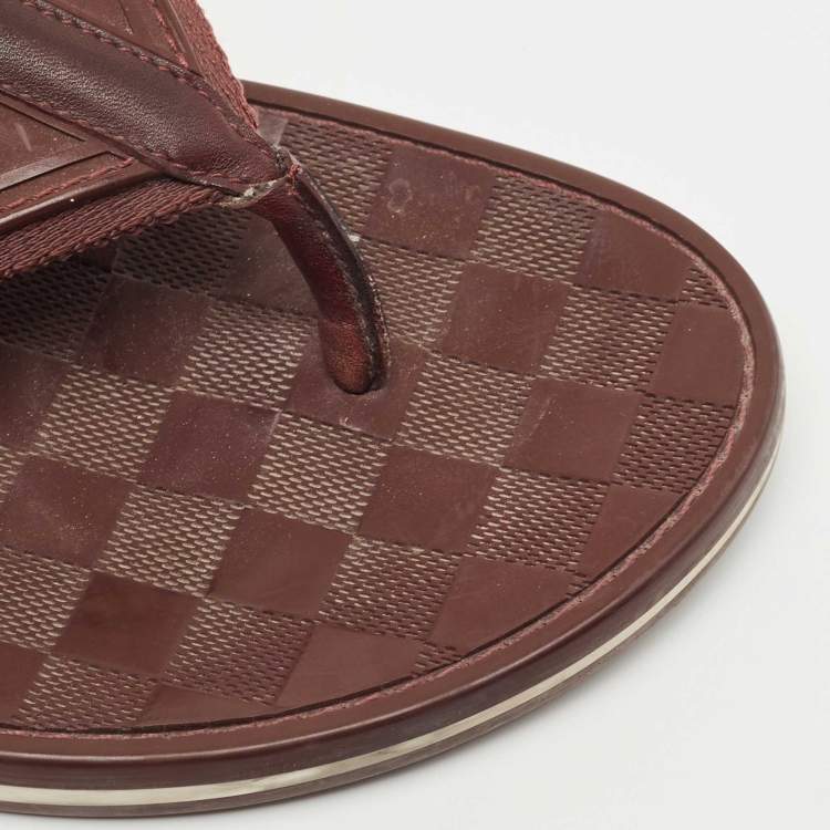 مملوكة مسبقًا Louis Vuitton Burgundy Logo Embossed Rubber Thong Flats Size 42.5