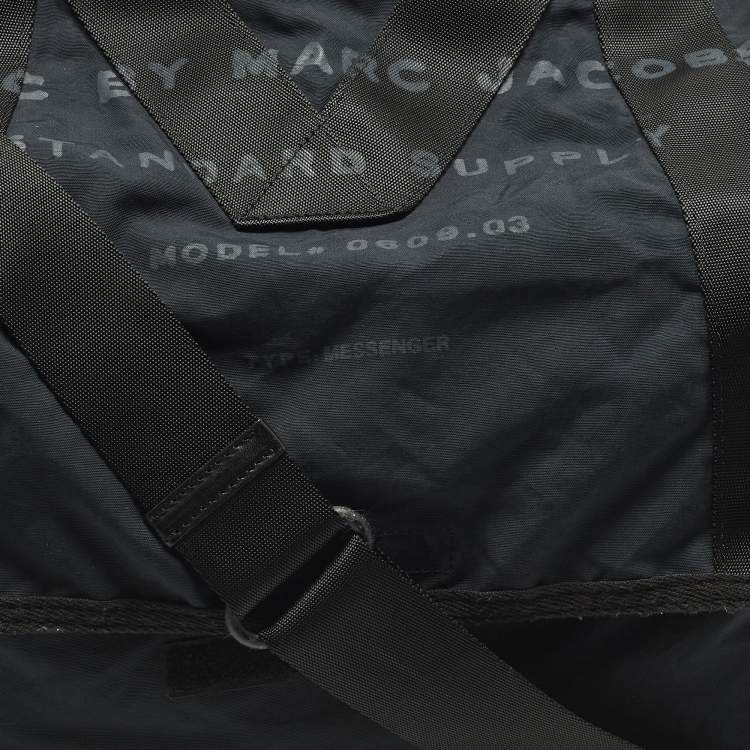Pre Owned Marc by Marc Jacobs Standard Supply Large Navy Blue Canvas Messenger Bag