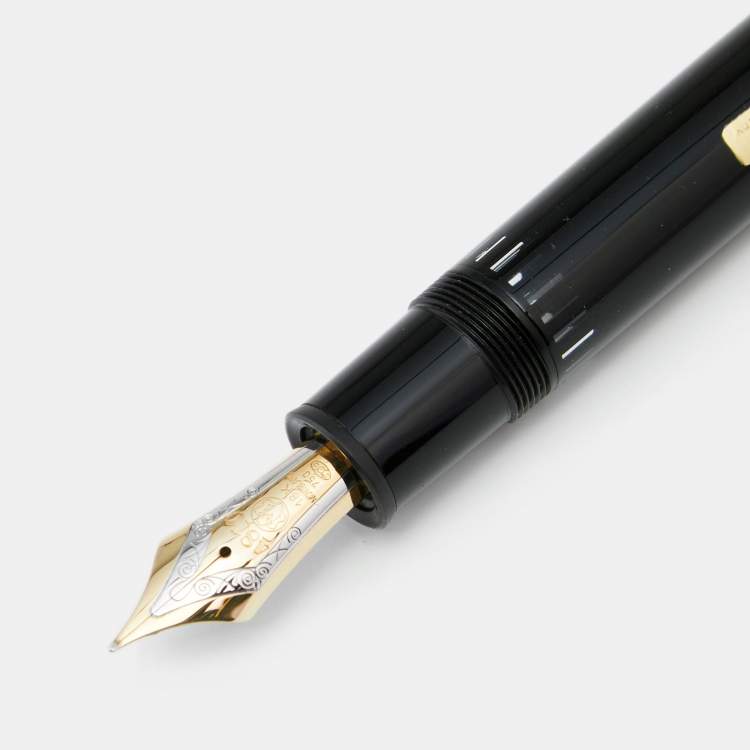 Pre Owned Montblanc Meisterstück Gold-Coated Fountain Pen, 18K Gold Nib