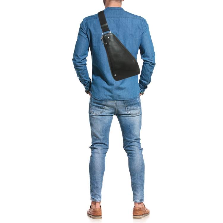 مملوكة مسبقًا Montblanc Meisterstück Selection Black Leather Sling Bag