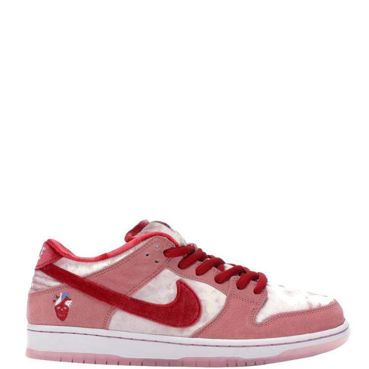 sb dunks strange love