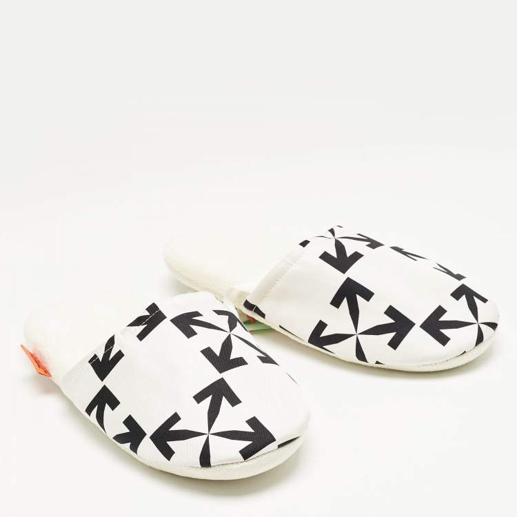 Pre Owned Off-White White/Black Arrow Pattern Fabric Slippers Size L/XL