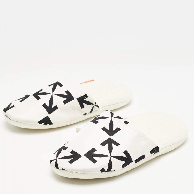 Pre Owned Off-White White/Black Arrow Pattern Fabric Slippers Size L/XL