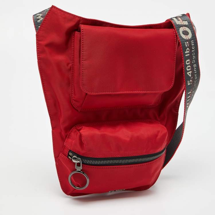 مملوكة مسبقًا Off-White Red Nylon Messenger Bag