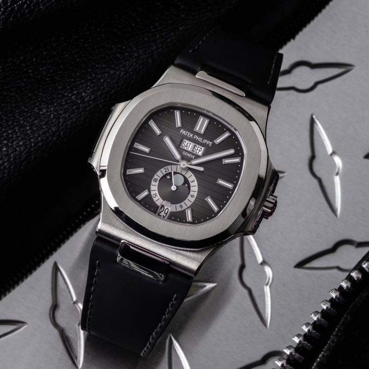 Pre Owned باتيك فيليب نوتيلوس تقويم سنوي مراحل القمر 5726A-001 أوتوماتيك 40 ملم مملوك مسبقاً