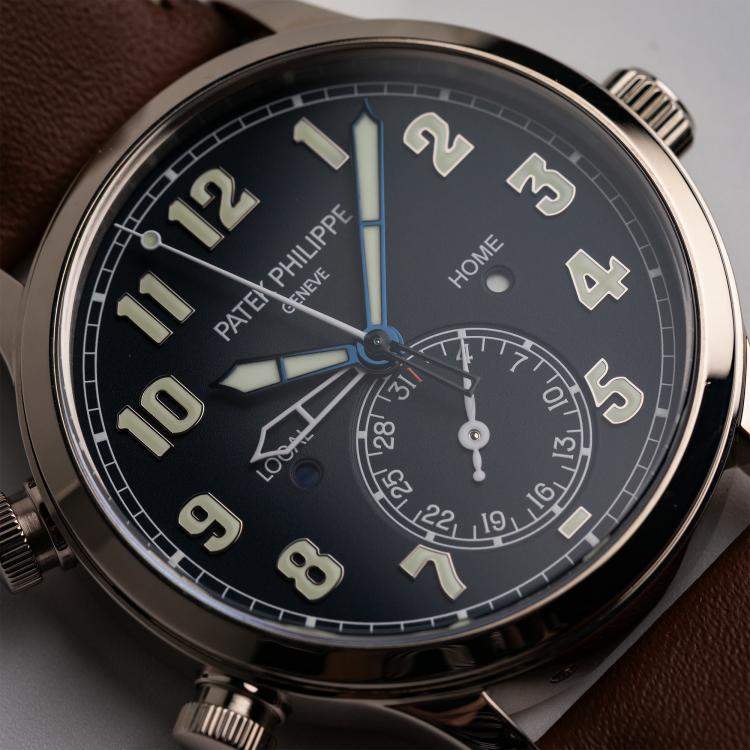 Pre Owned Pre-Owned Patek Philippe Complications Calatrava Pilot Travel Time 5524G-001 Blue Automatic 18k White Gold Men's Wristwatch 42 MM