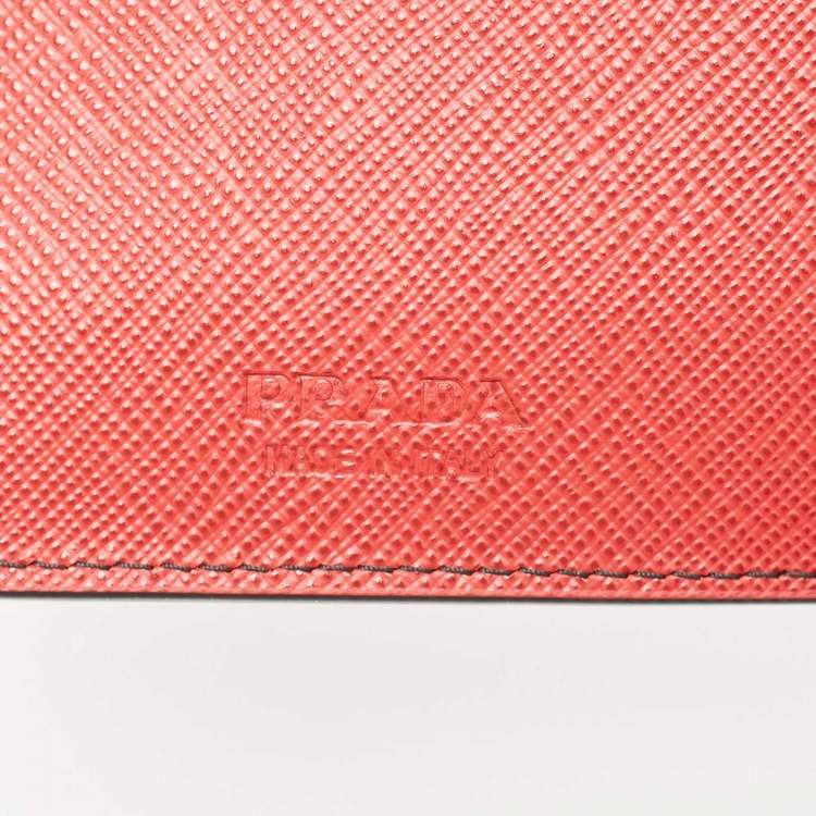 Pre Owned Prada Black Saffiano Metal Leather Triangle Logo Bifold Wallet