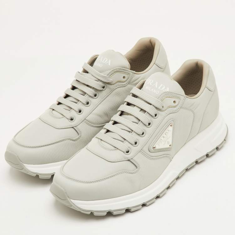 مملوكة مسبقًا Prada Prax 01 Size 41.5 Grey Nylon Low Top Sneakers